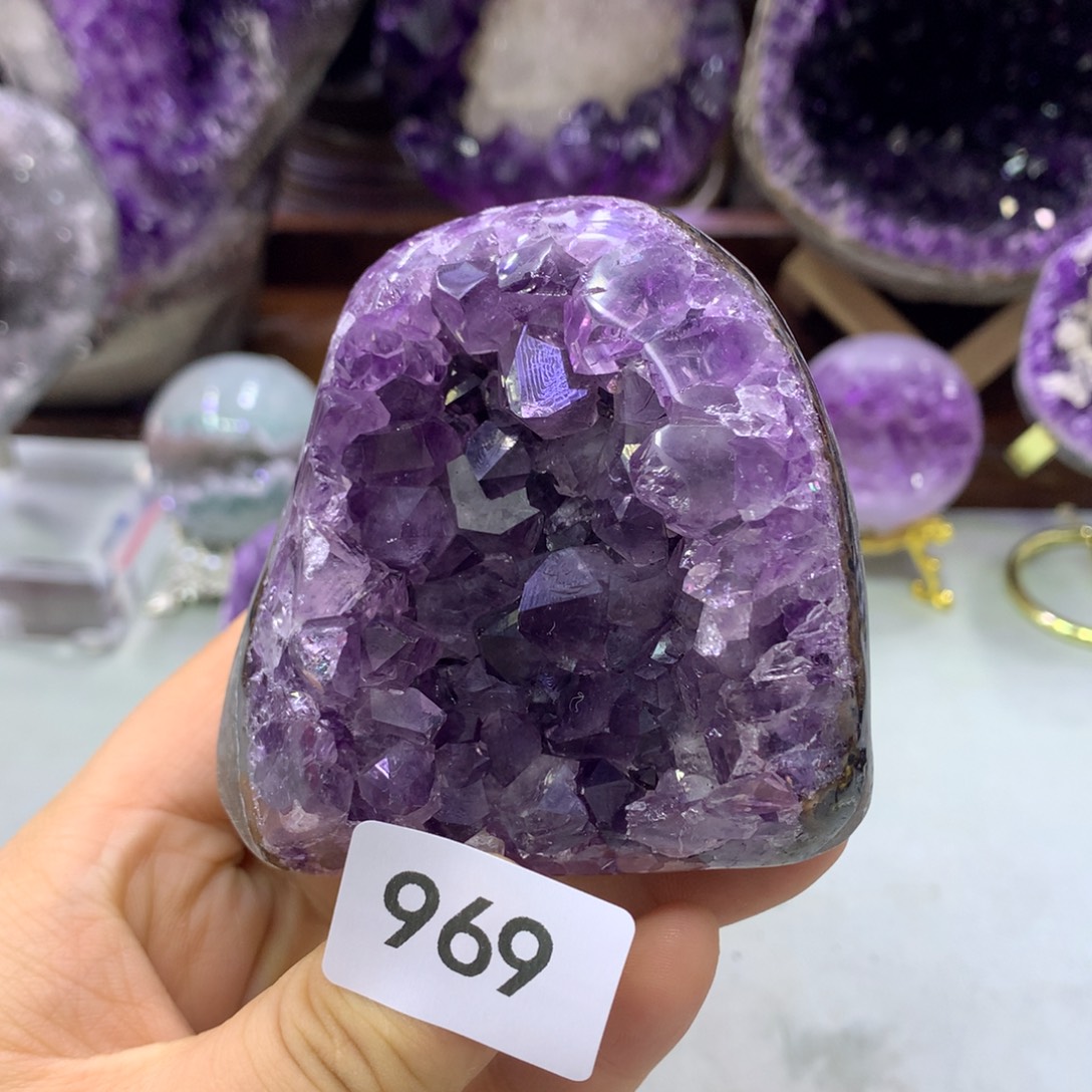 紫晶未镶嵌大型摆件（非配饰）