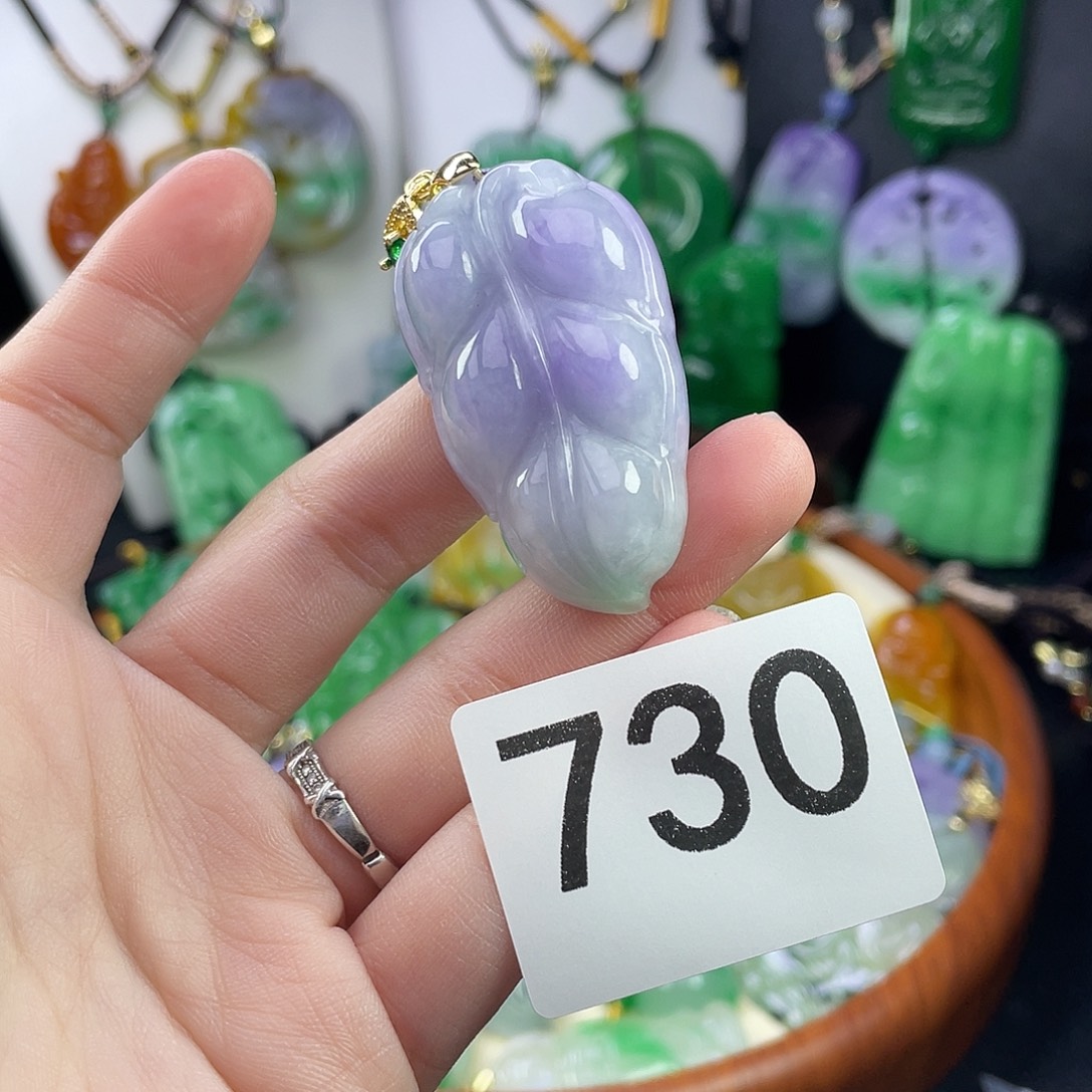 翡翠未镶嵌吊坠(赠链)