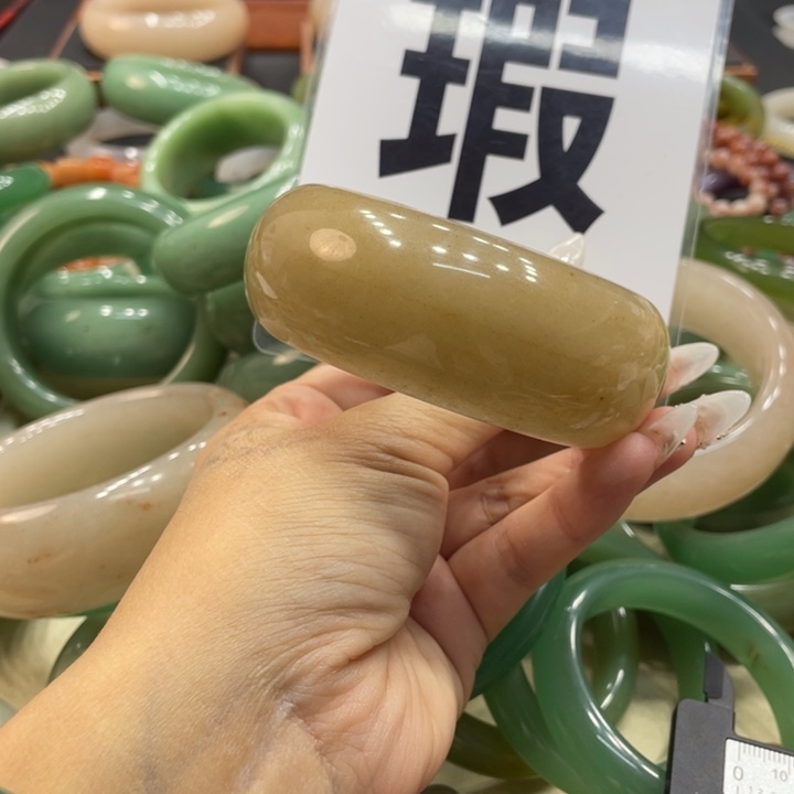 C***陈石英质玉未镶嵌珠宝奇石