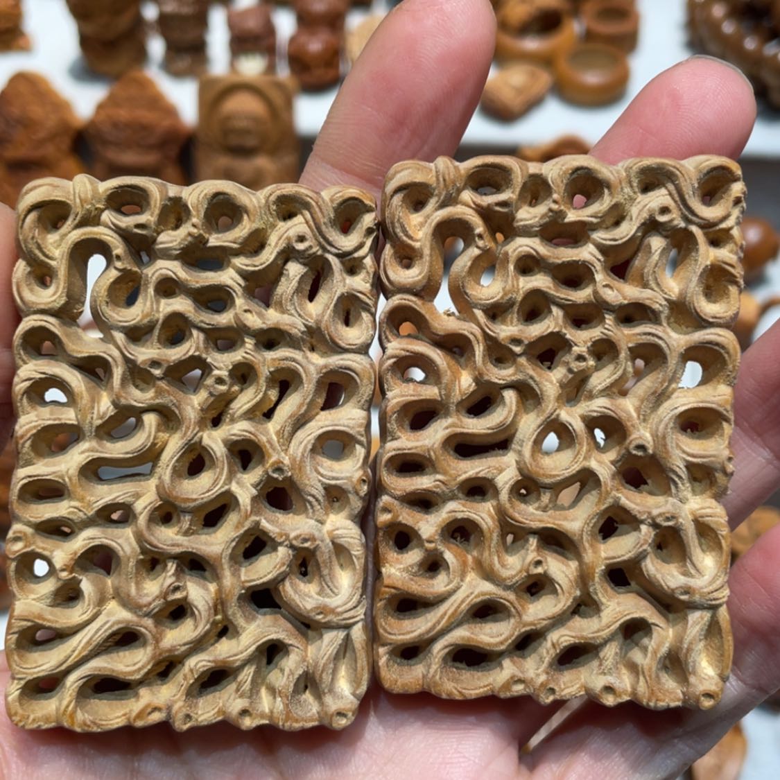 【闪购商品】檀香木吊坠白****痣小吊坠牌