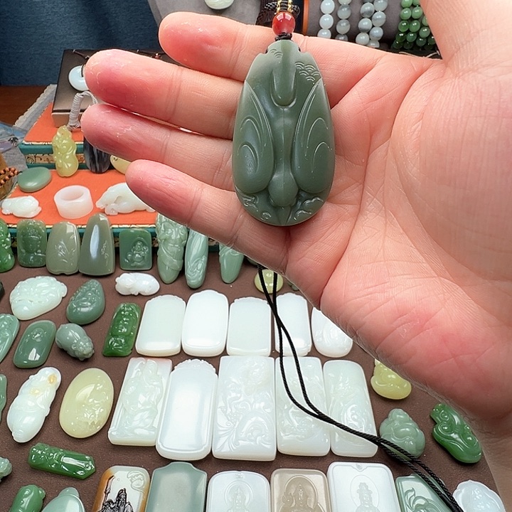 和田玉颈饰未镶嵌