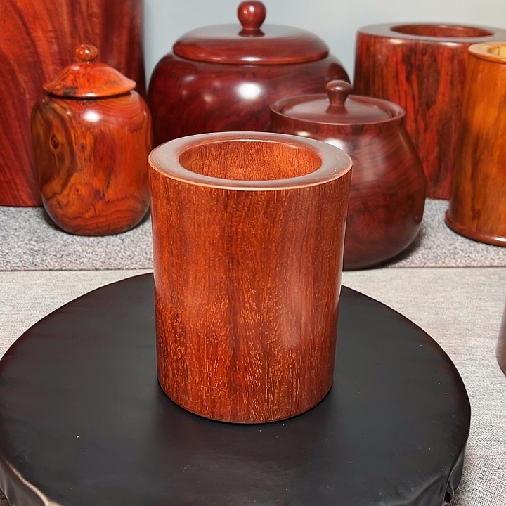 李***军紫檀高油性小笔筒