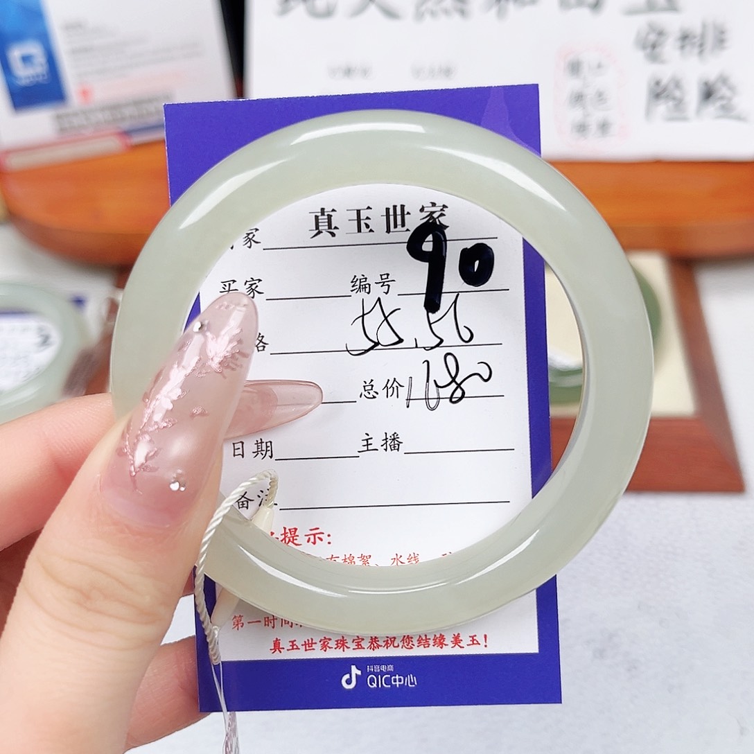 和田玉手镯未镶嵌