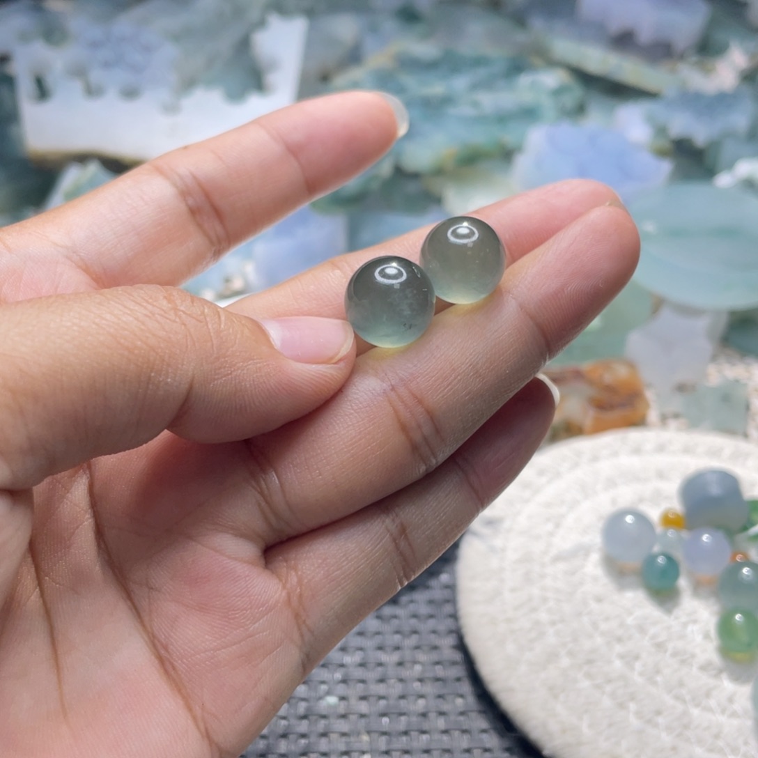 M***i翡翠未镶嵌颈饰翡翠