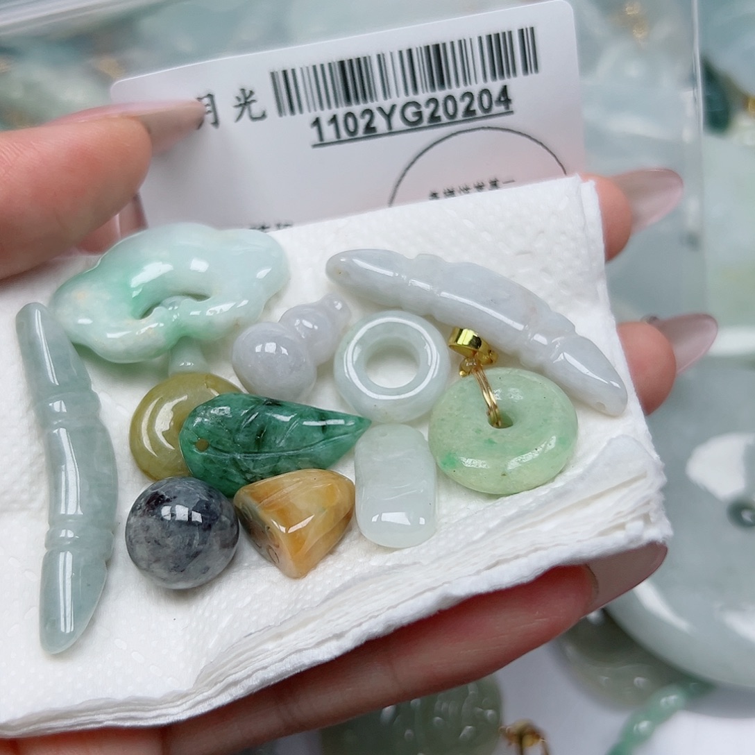 翡翠未镶嵌吊坠(不含链)