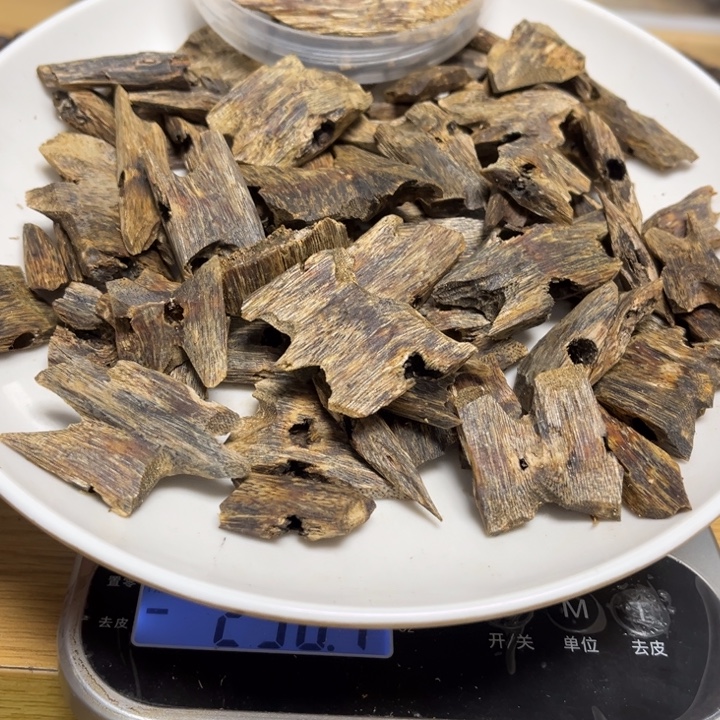 一***涂沉香沉香碎屑乌身圆叶100克