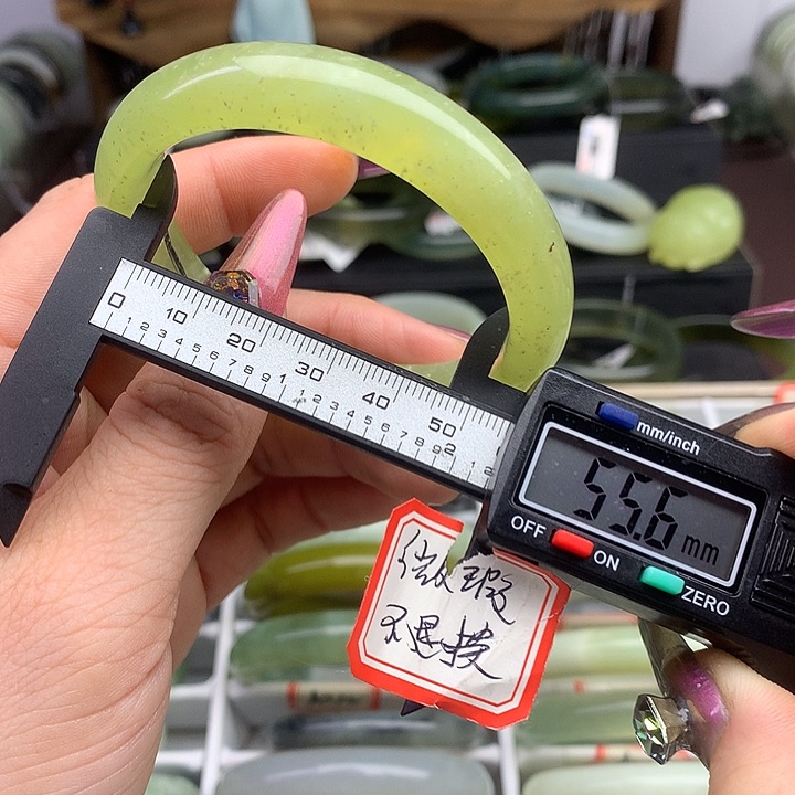 蛇纹石玉手镯未镶嵌1037
