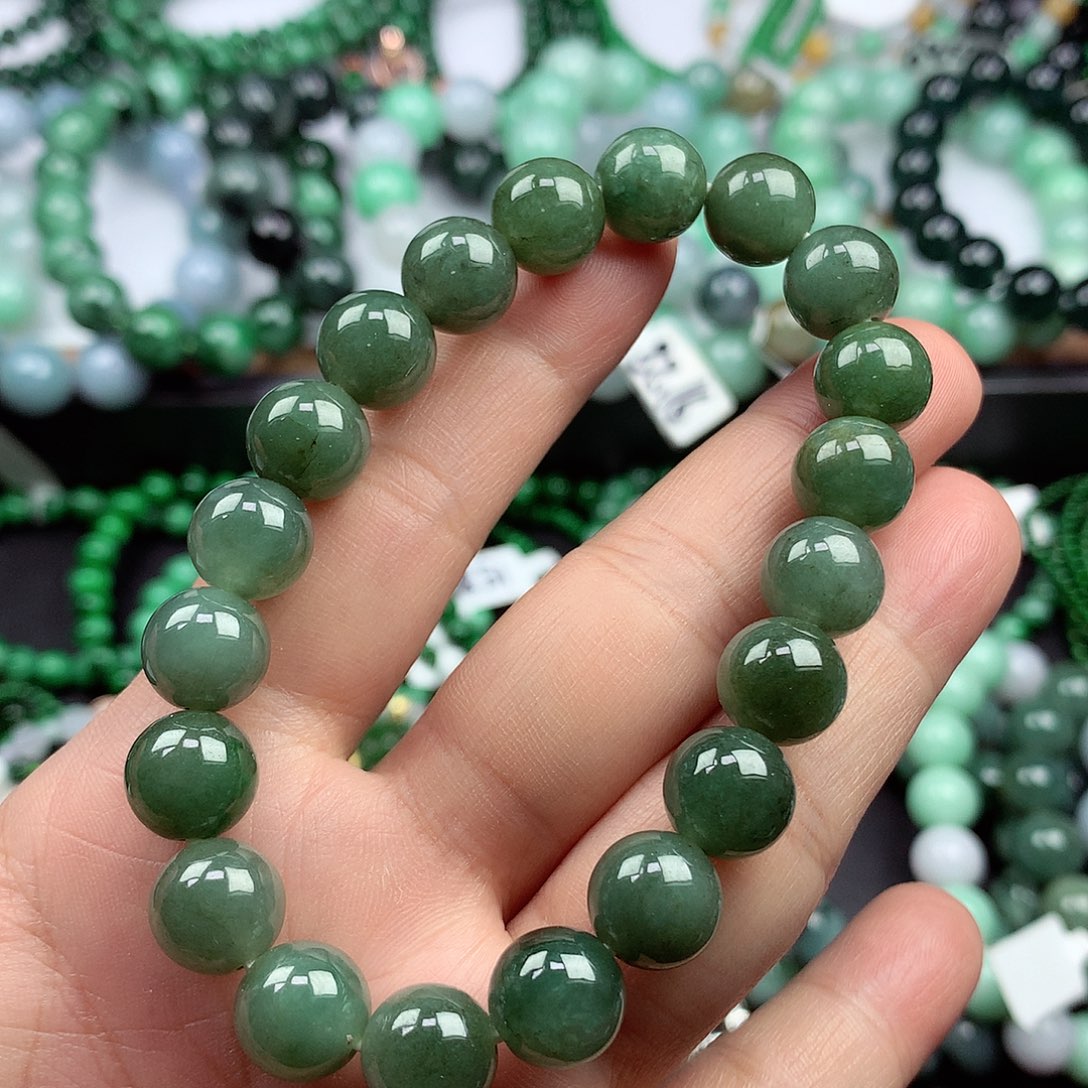 翡翠颈饰未镶嵌手串