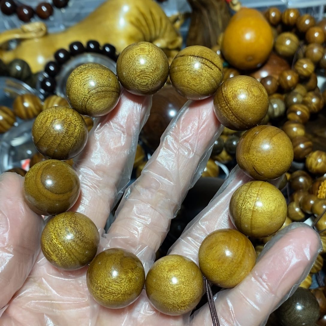 金丝楠冰**夜木雕工艺品