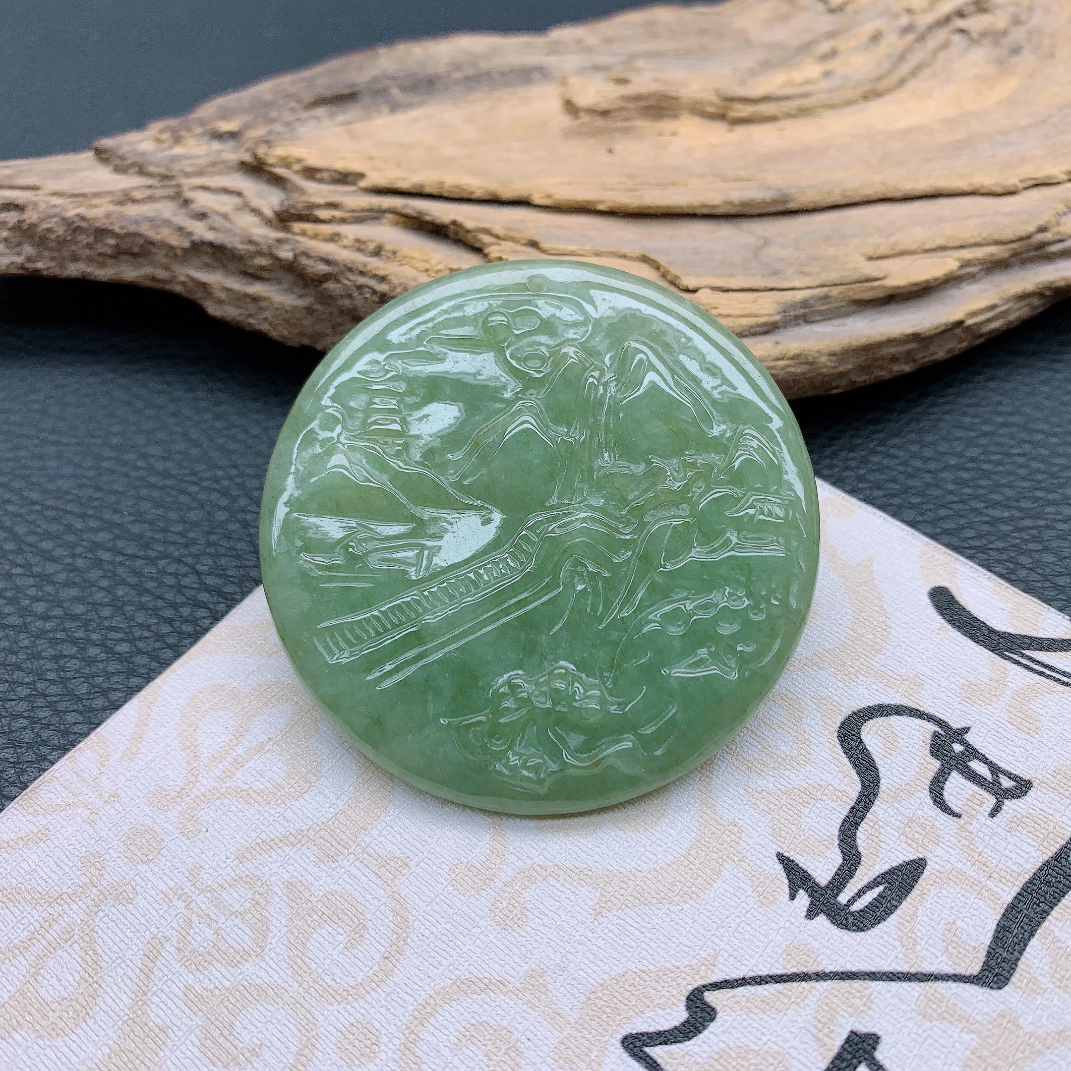 143~天然翡翠A货冰透满绿山水牌精雕吊坠气质高贵精美挂件