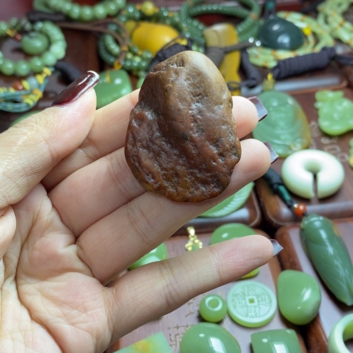 岫岩河磨玉（透闪石质玉）颈饰未镶嵌