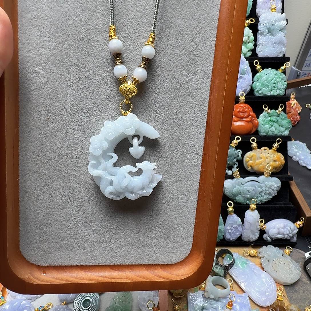 吊坠(赠链)未镶嵌翡翠