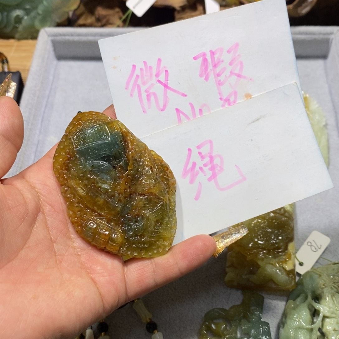 蛇纹石玉颈饰未镶嵌