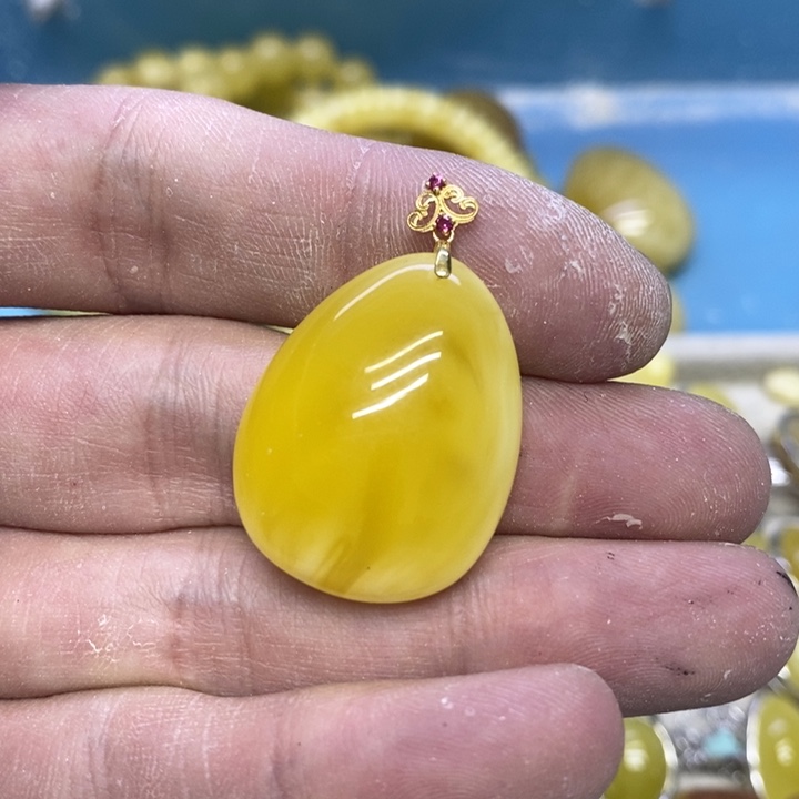 蜜蜡裸石18K金镶嵌吊坠