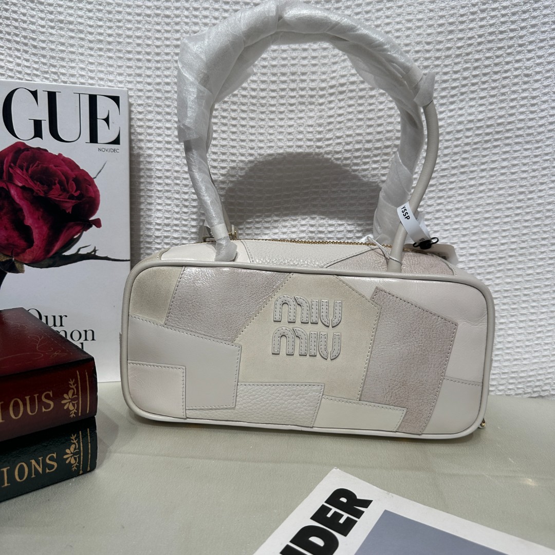 未使用 MIU MIU/缪缪 壹所奢品/保龄球公文包/三代拼皮/白色闲置