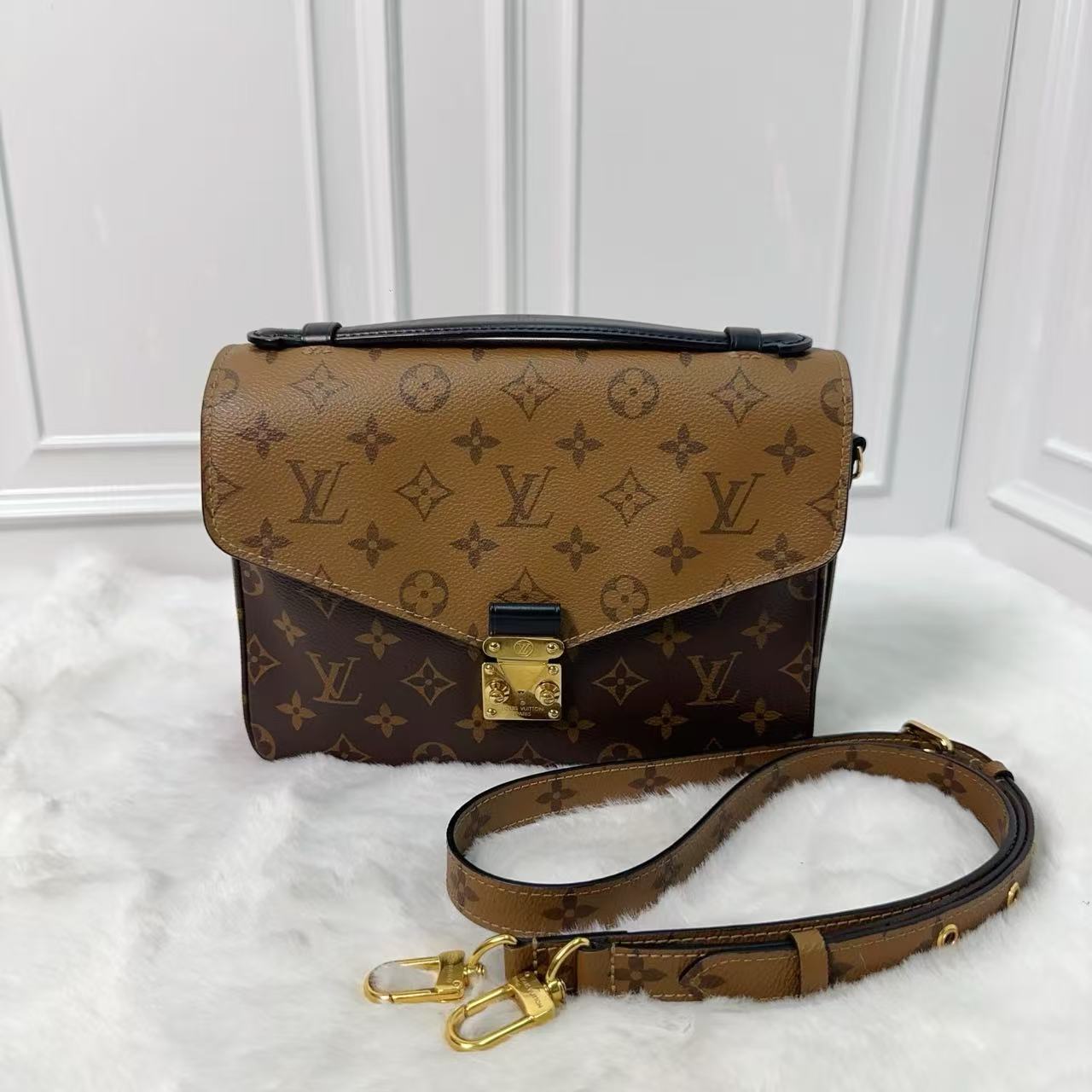 95新 LouisVuitton/路易威登 （铭）路易威登拼色邮差