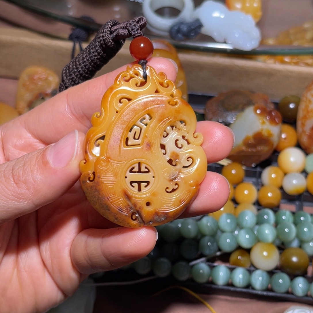 和田玉未镶嵌车挂