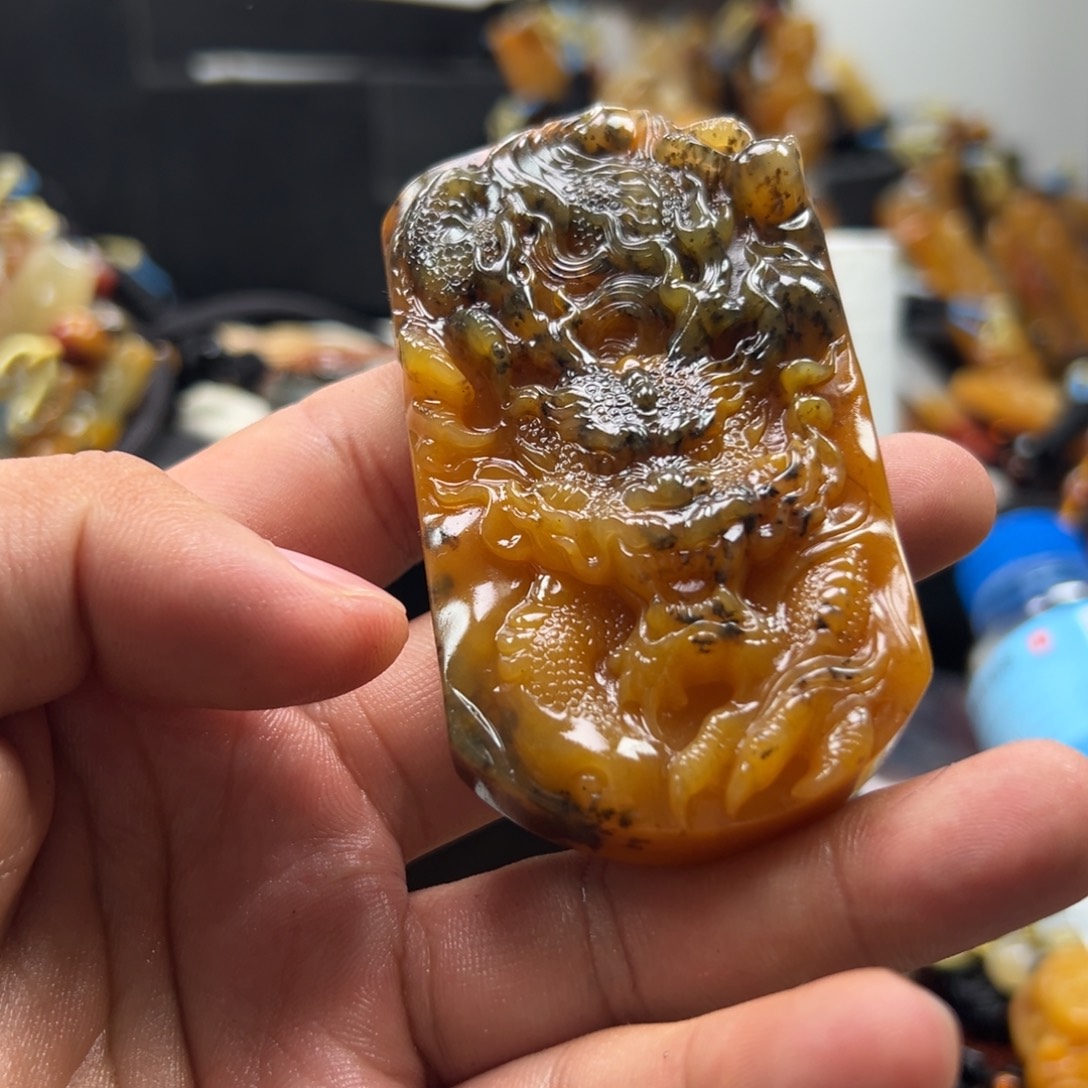 石英质玉（黄龙玉）未镶嵌多选发其一