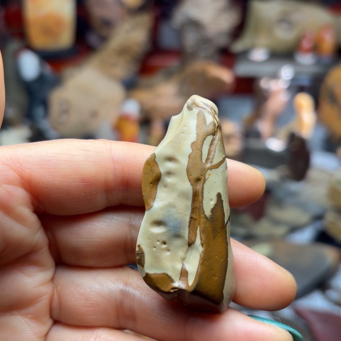 新疆哈密彩泥石原石