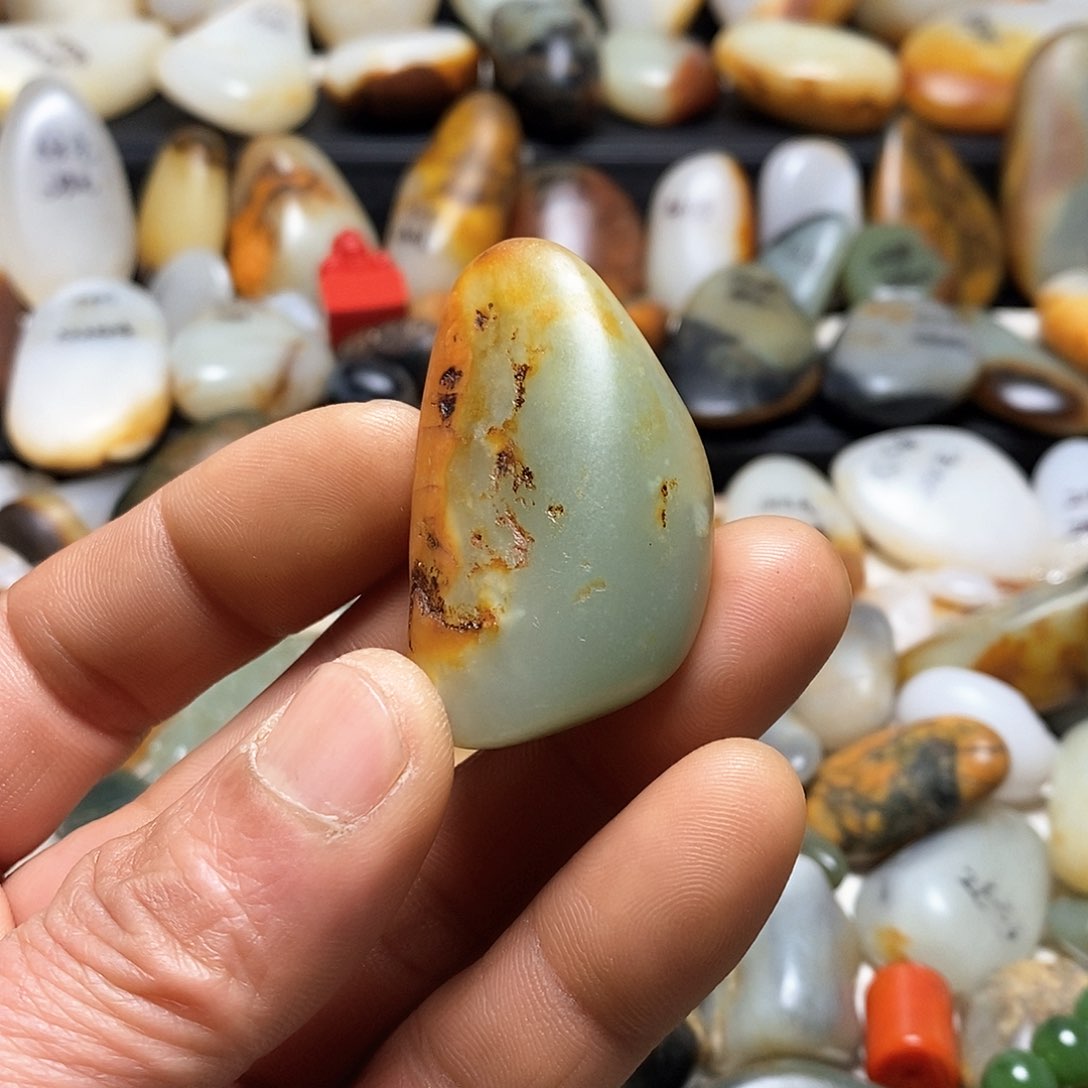 和田玉颈饰未镶嵌吊坠