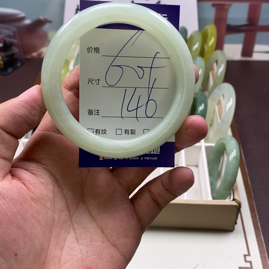 蛇纹石玉手镯未镶嵌