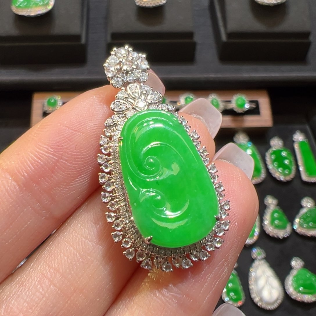 翡翠颈饰18K金镶嵌收到货48小时鉴赏期