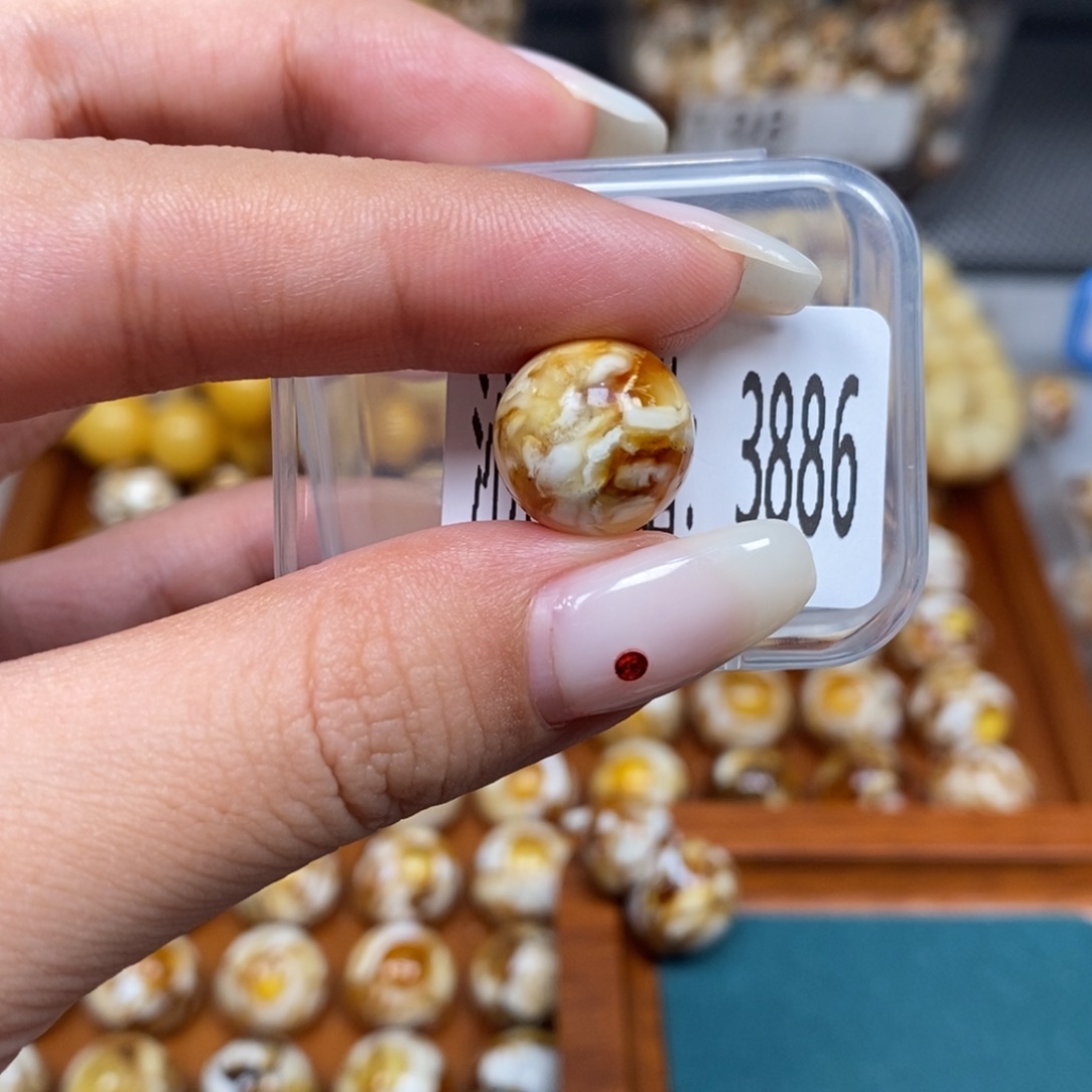 猴头核桃吊坠沁色圆珠老型3886