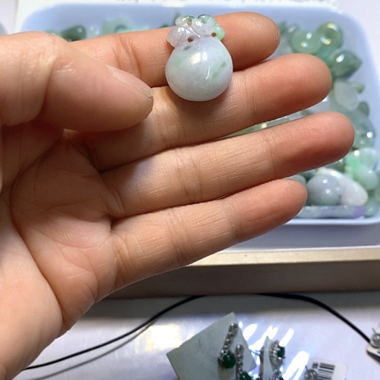翡翠未镶嵌颈饰吊坠