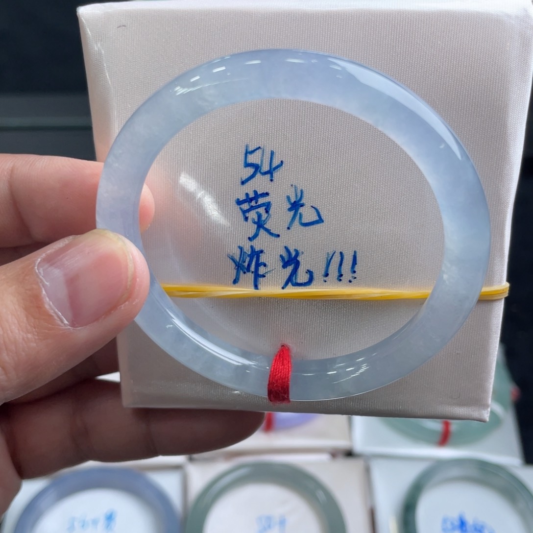翡翠手镯未镶嵌翡翠手镯