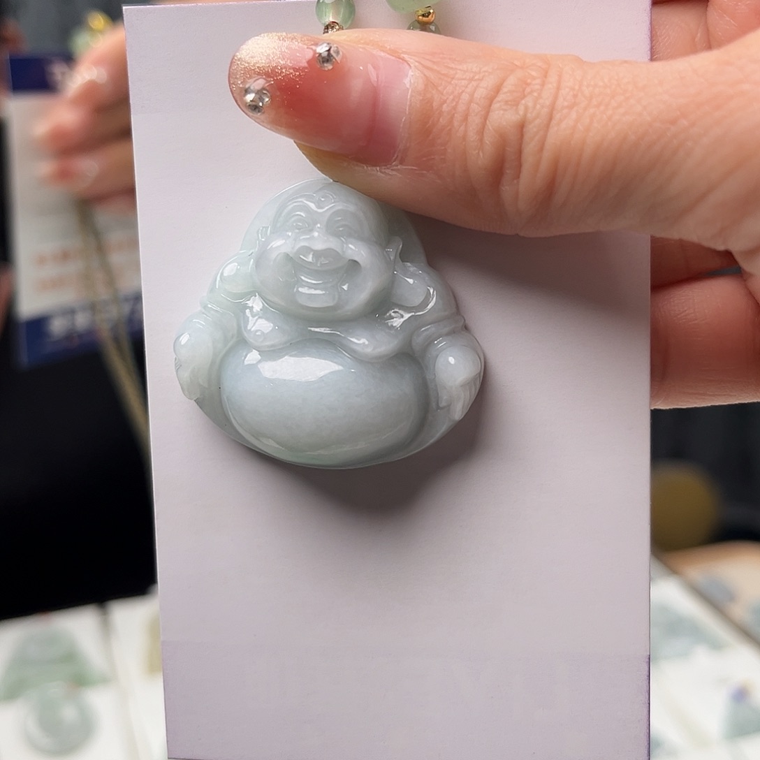 翡翠颈饰未镶嵌身****?佛公