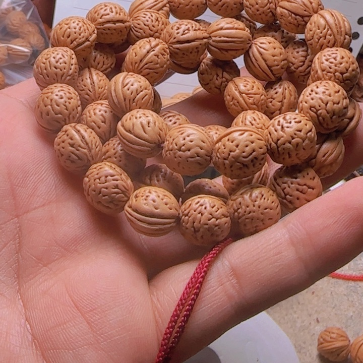 J****拍34野生桃核蚂蚁纹脖挂一条