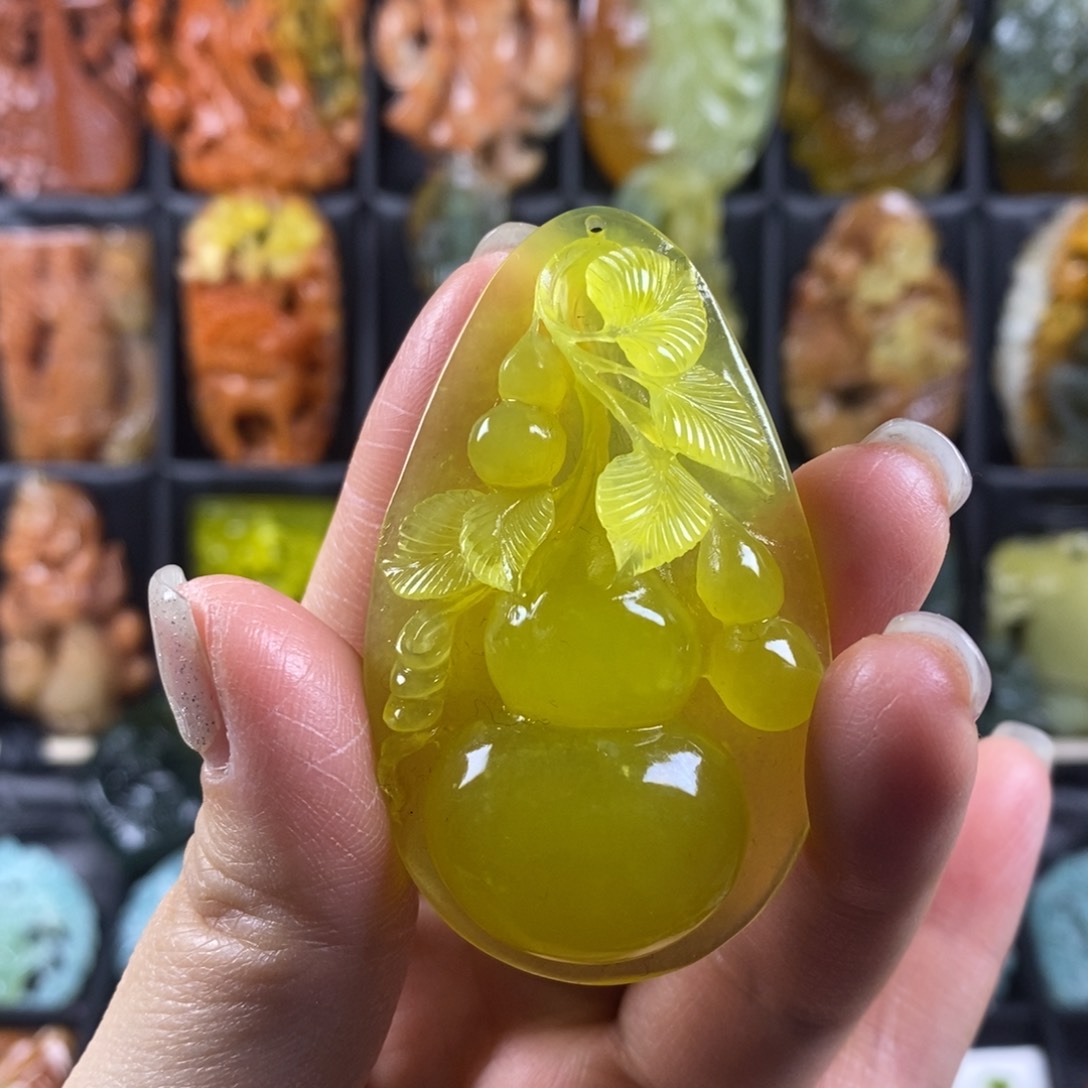 蛇纹石玉颈饰合金