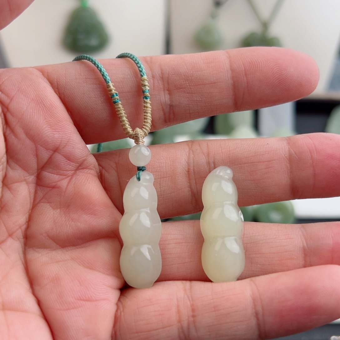 吊坠(赠链)未镶嵌和田玉666