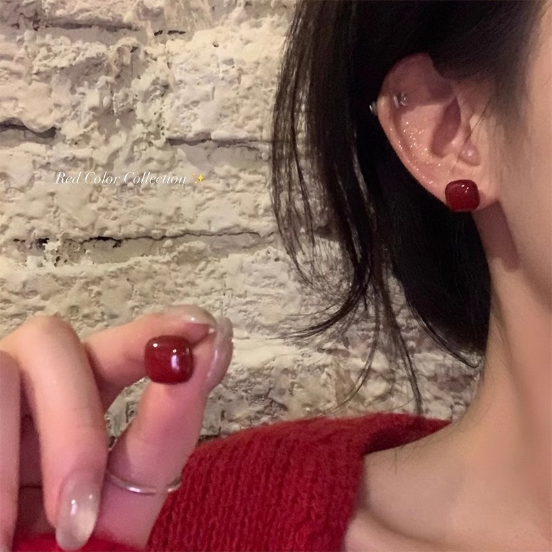 合金耳饰 法式显白安可拉红气质几何方形耳钉高级感秋冬时尚百搭