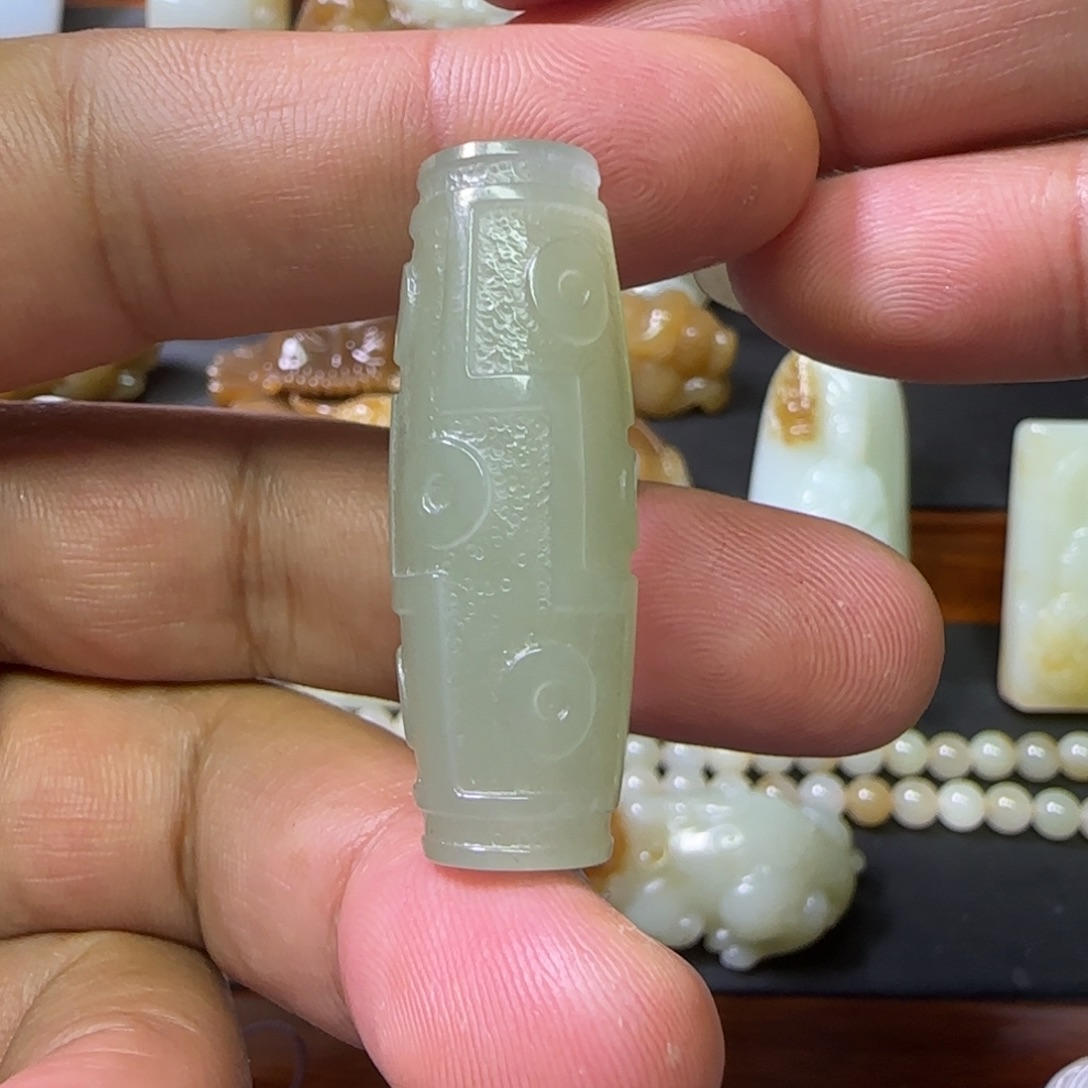 用***3和田玉未镶嵌颈饰