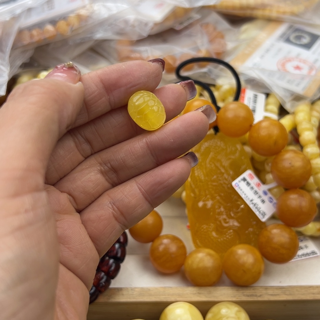 琥珀珠宝奇石未镶嵌