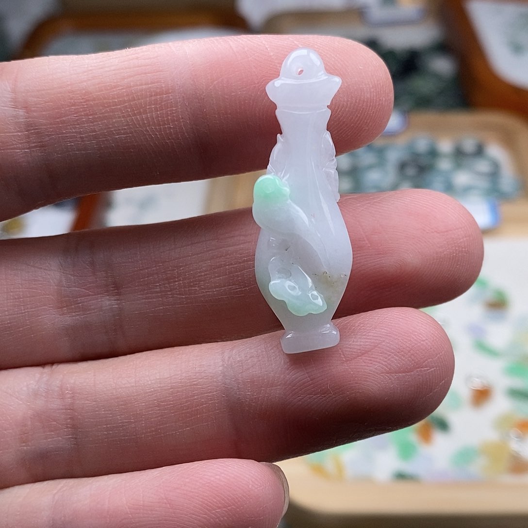 翡翠颈饰未镶嵌花瓶