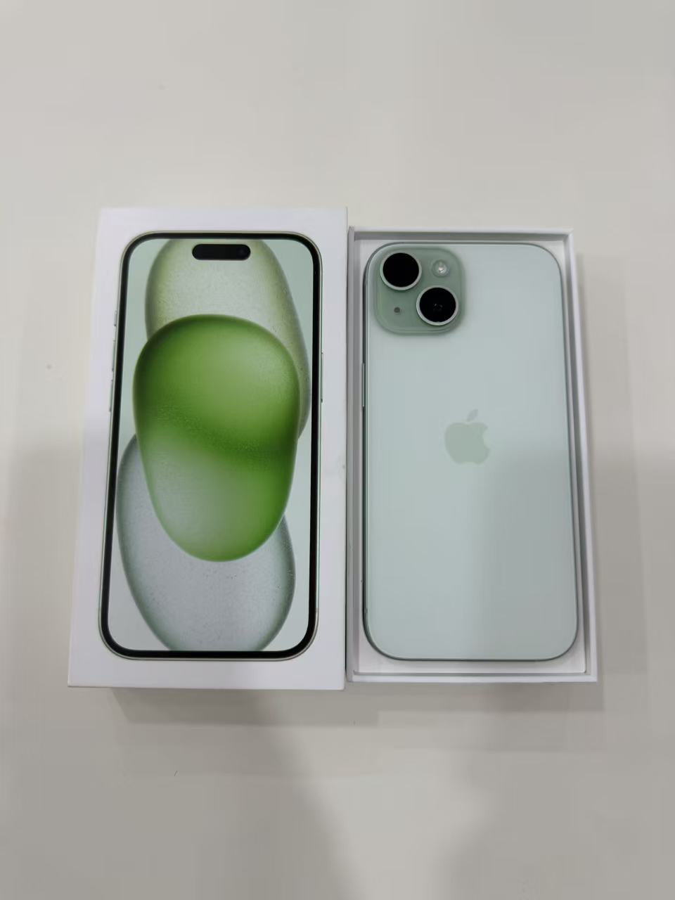 99新  苹果15绿色 128的