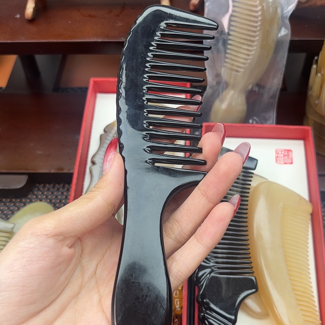 纯手工制作纯牛角梳子