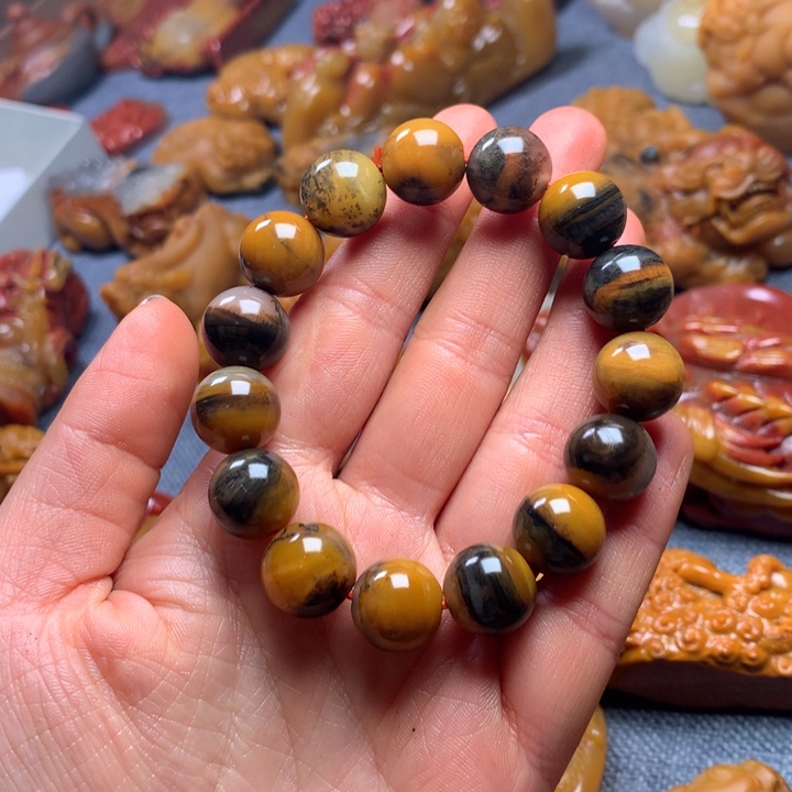 石英质玉（黄龙玉）未镶嵌颈饰