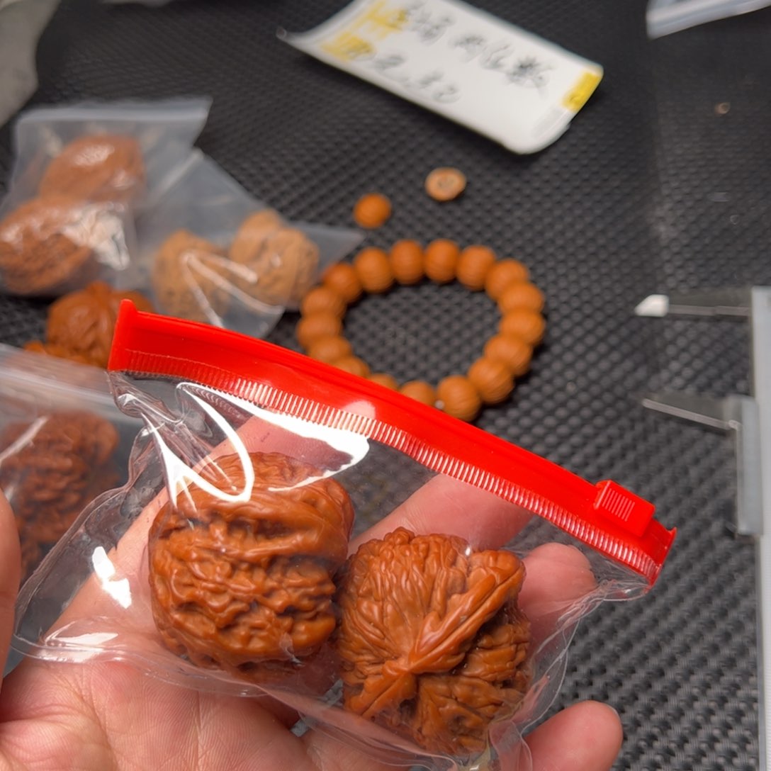 文玩核桃把件陆*果白狮子