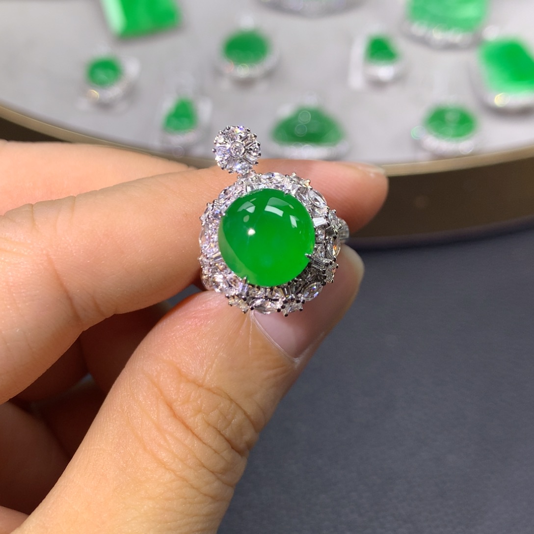 翡翠戒指18K金镶嵌翡翠