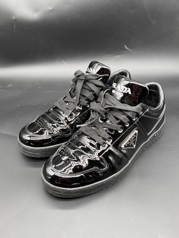 95新 Prada/普拉达 休闲鞋黑漆皮低跟休闲板鞋 39码 奢l