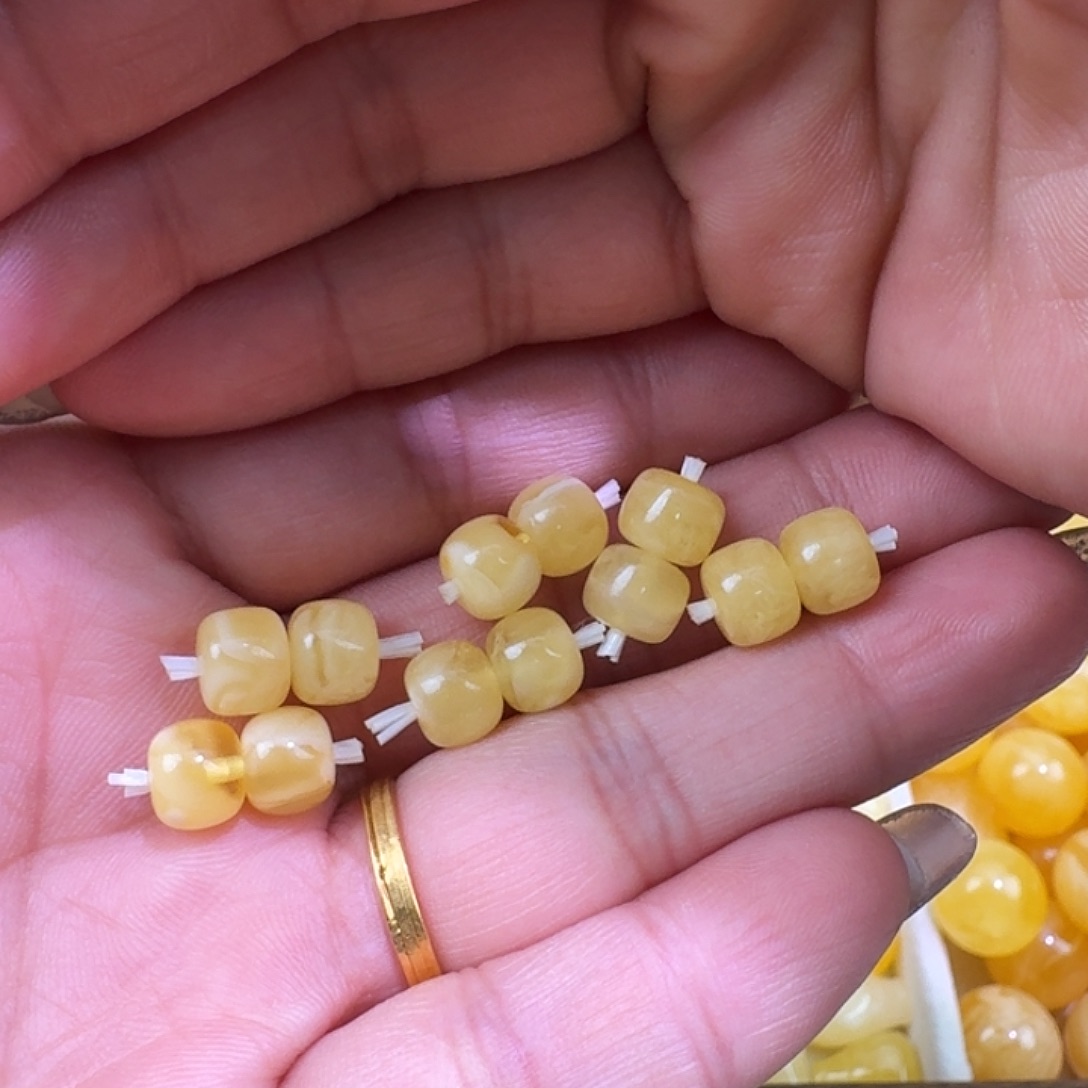 琥珀未镶嵌裸石7.6随机发一对