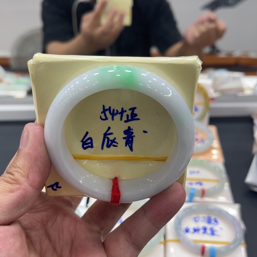 翡翠未镶嵌手镯缅甸翡翠