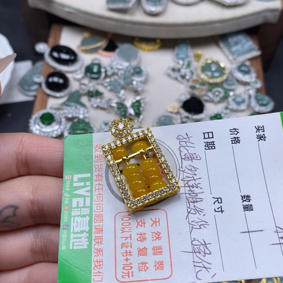 翡翠颈饰未镶嵌翡翠