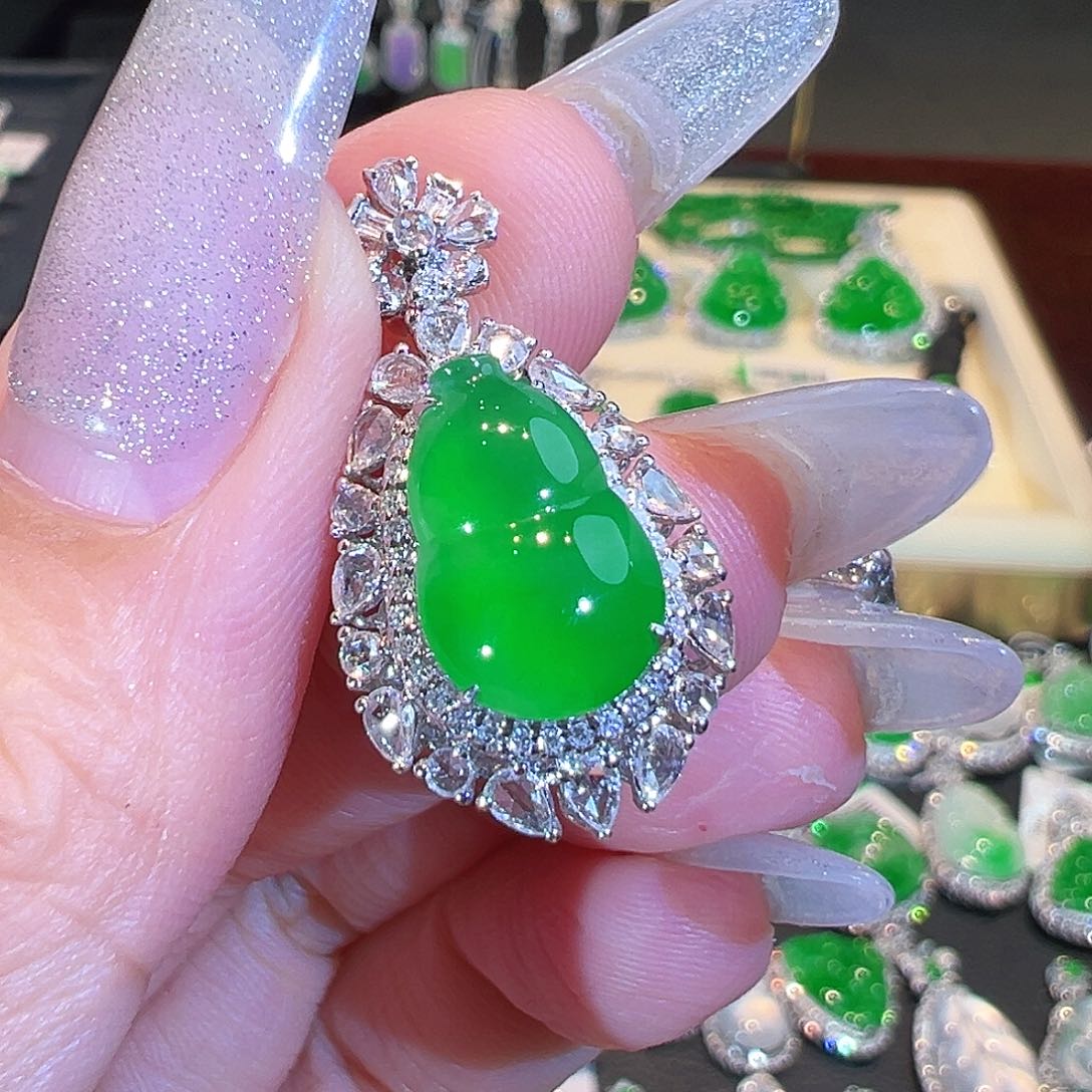 翡翠吊坠(不含链)18K金镶嵌翡翠