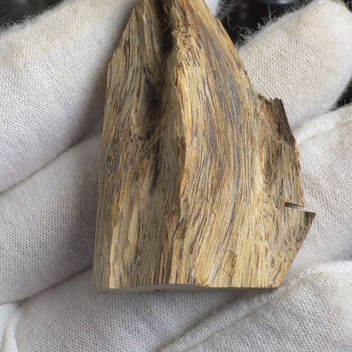 沉香沉香枕麦***包百年虎斑棋5.55克