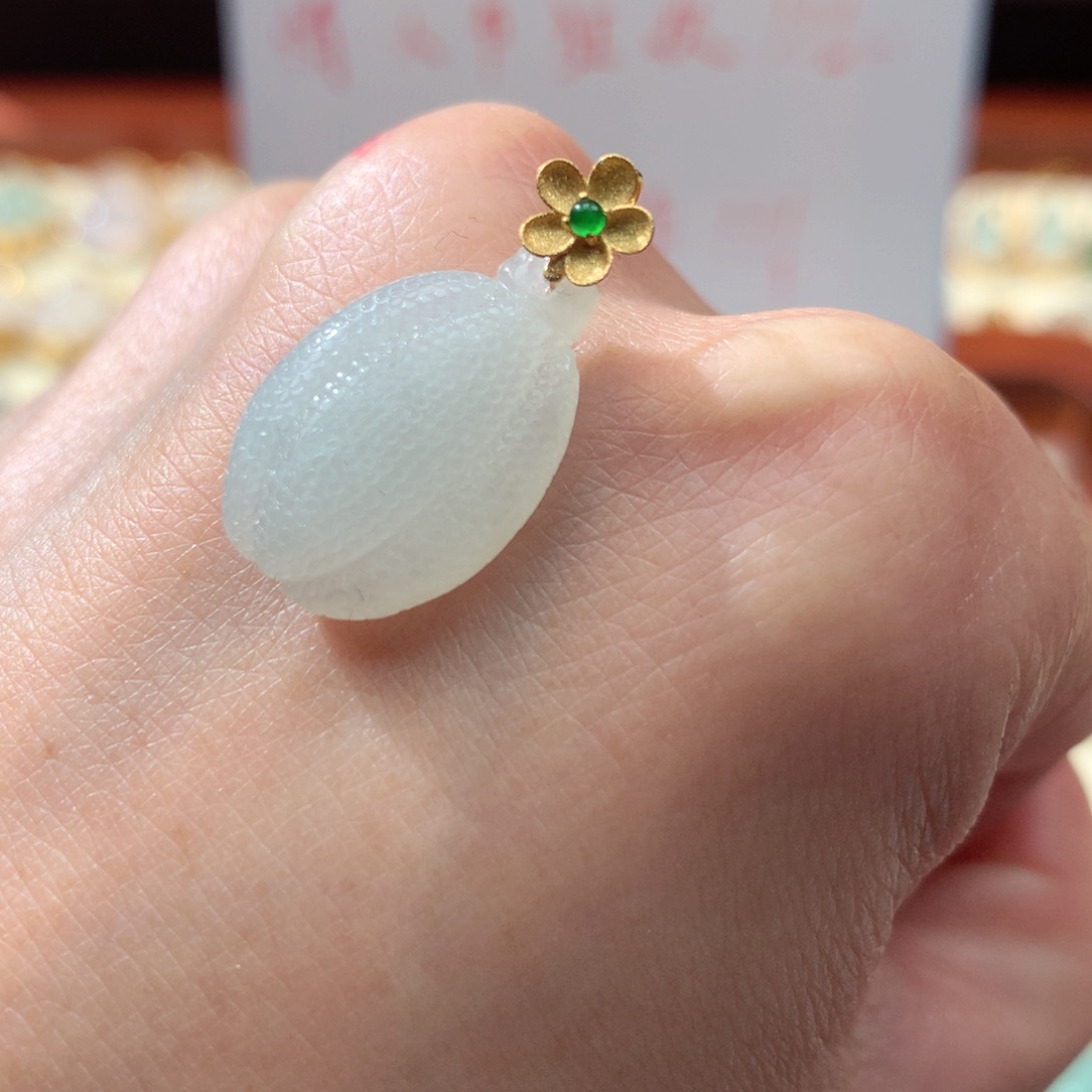 翡翠颈饰18K金镶嵌翡翠