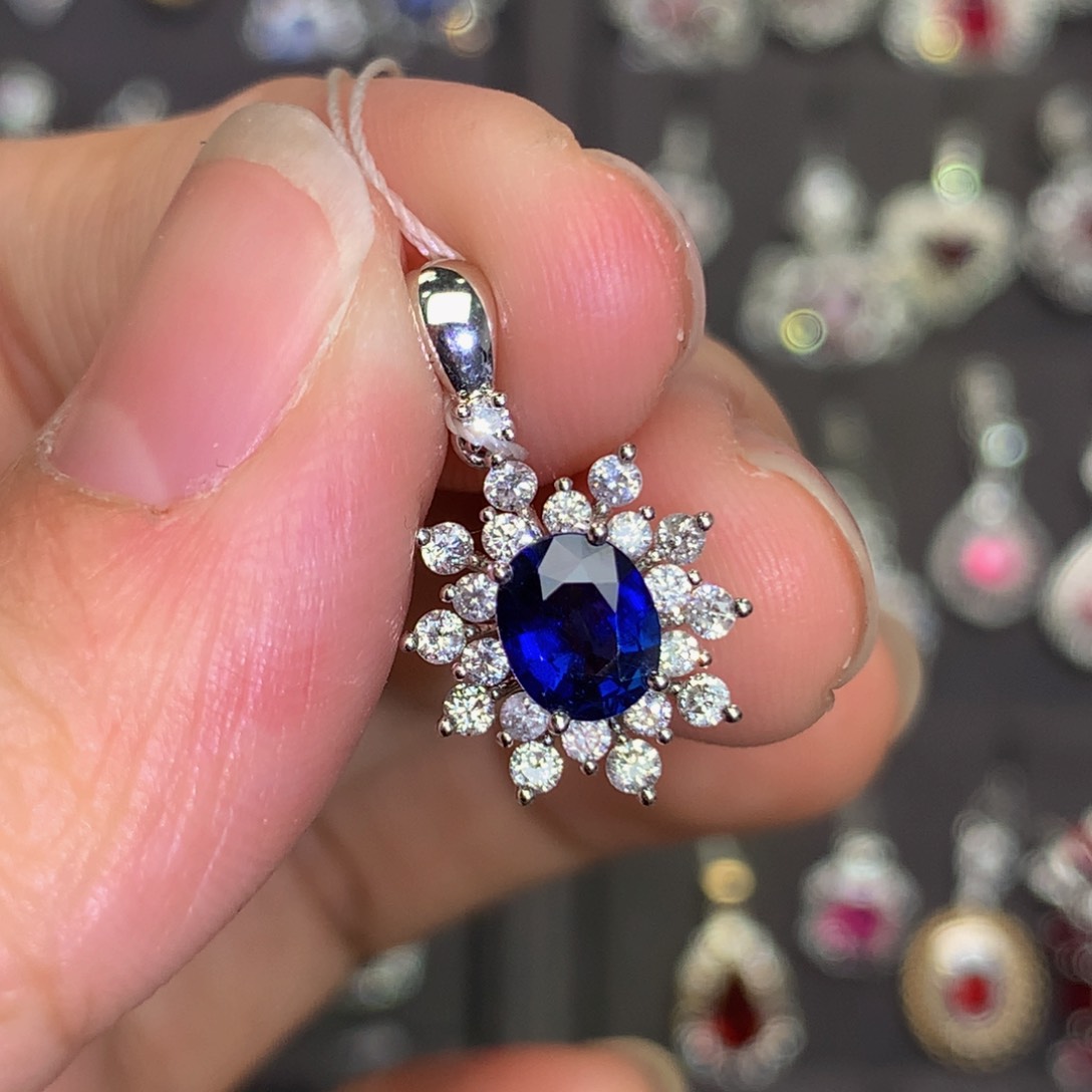 蓝宝石颈饰18K金镶嵌